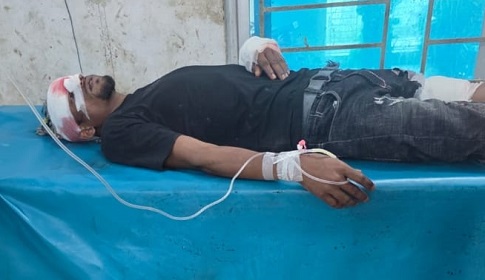 হাসপাতালে ঢুকে রোগীকে কোপানোর অভিযোগ  