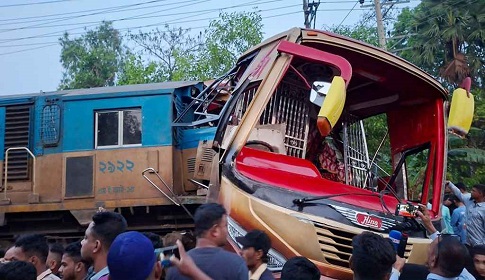 গত ১০ দিনে সড়কে ঝরল ২৭৪ প্রাণ