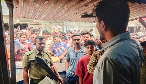 পেট্রোল মজুূদ ও অতিরিক্ত দামে বিক্রি, ব্যবসায়ীকে জরিমানা