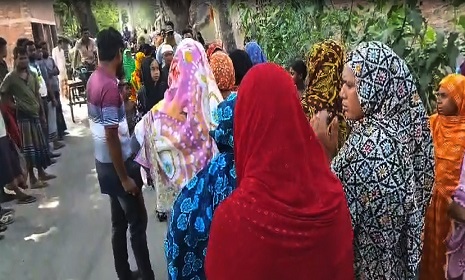 সাতক্ষীরায় মাটি বহনকারী বেপরোয়া ট্রলির ধাক্কায় শিশু নিহত