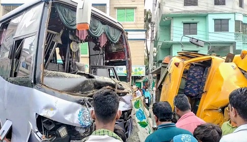 টাঙ্গাইলে বাস-ট্রাকের মুখোমুখি সংঘর্ষে চালক-হেলপার নিহত