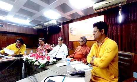 ‘ভিউ বাণিজ্যের সর্বনাশের ফাঁদেই আমরা বসে আছি’