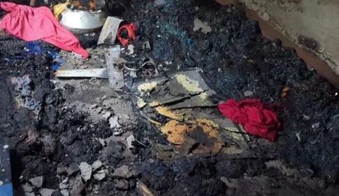 দিনাজপুরে বসতবাড়িতে রহস্যজনক আগুন, দম্পতির দগ্ধ মরদেহ উদ্ধার 
