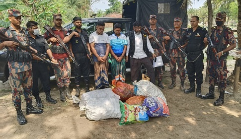 কালিগঞ্জে উপজেলায় যৌথ বাহিনীর অভিযানে ফেন্সিডিলসহ আটক ২