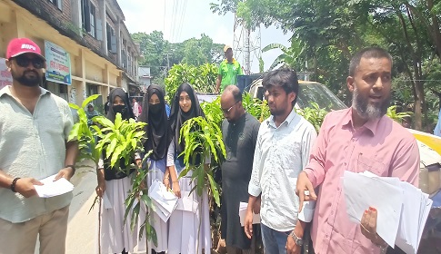 মহম্মদপুরে এসএসসি পরীক্ষার্থীদের মাঝে ফলের চারা ও ফিউচার কার্ড বিতরণ 