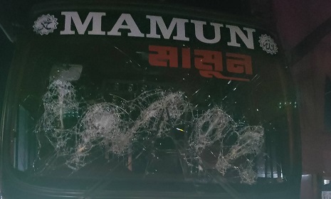 বাড়ি ফেরার পথে বাস চাপায় গরুর বেপারীর মৃত্যু, আহত ২ 