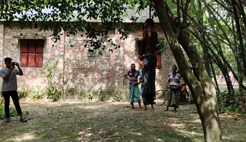 গাবতলীতে আটোচালক রাকিবের ঝুলন্ত মরদেহ উদ্ধার, এলাকায় চাঞ্চল্য