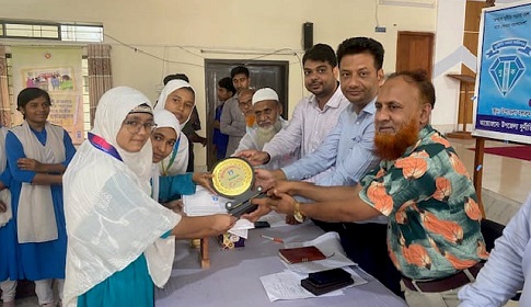সালথায় দুর্নীতিমুক্ত সমাজ গঠনের প্রত্যয়ে বিতর্ক প্রতিযোগিতা