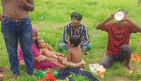 শূন্যরেখায় ৯৬ ঘণ্টা ধরে ৯ বাংলাভাষীর মানবেতর জীবন
