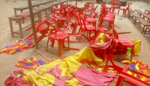 ঈশ্বরদীতে বিদায় অনুষ্ঠানে ভাঙচুর, সংবর্ধনা ছাড়াই বিদায় নিলেন প্রধান শিক্ষক