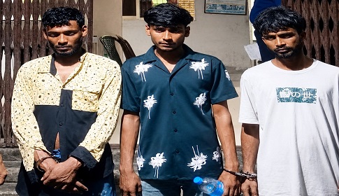 ‘যাত্রীবেশে’ অস্ত্রের মুখে ইজিবাইক ছিনতাইকালে আটক ৩   