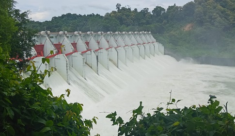 কাপ্তাই হ্রদে পানির চাপ বৃদ্ধি: আরও ৩ ফুট খুলে দেওয়া হয়েছে জলকপাট