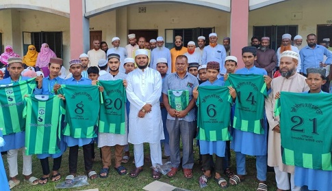 শিক্ষা সংকট কাটিয়ে ওঠার আহ্বান ও ক্রীড়া সামগ্রী বিতরণ 