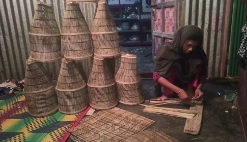 বাঁশের বুননে জীবিকার স্বপ্ন, মহম্মদপুরে ধুয়াড়ি তৈরি করছেন শতাধিক পরিবার