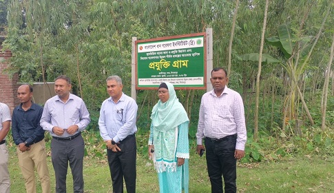 দিনাজপুরে ধান প্রযুক্তি গ্রাম পরিদর্শন করলেন কৃষি মন্ত্রণালয়ের প্রতিনিধি দল