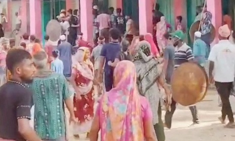 সালথায় বাঁশের সাঁকো দেওয়া নিয়ে দুই গ্রুপের সংঘর্ষ, আহত ১৫