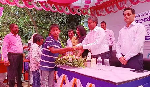 টাঙ্গাইলে প্রাথমিকে বৃত্তি প্রাপ্ত শিক্ষার্থীরা সংবর্ধিত 