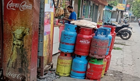লাইসেন্স ও নিরাপত্তাব্যবস্থা নিয়ে প্রশ্ন, বড় দুর্ঘটনার শঙ্কা, প্রশাসনের জরুরি নজরদারি দাবি