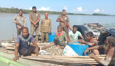 সুন্দরবনের অভয়ারণ্যের নিষিদ্ধ খালে মাছ ধরায় ৫ জেলে আটক