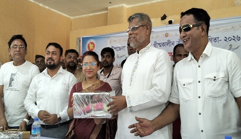সোনাতলায় এক অনুষ্ঠানে মাছের পোনা অবমুক্ত, কৃষি যন্ত্র, ঢেউটিন-টাকা ও পুরস্কার বিতরণ