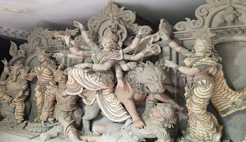 দেড় লক্ষাধিক দিয়াশলাই কাঠির তৈরি দুর্গা প্রতিমা 