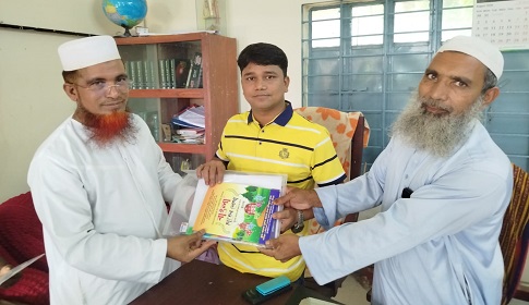 সালথায় শিক্ষার্থীদের সুন্দর হাতের লেখা শিখতে কাজী কামরুজ্জামান’র ব্যতিক্রমী উদ্যোগ