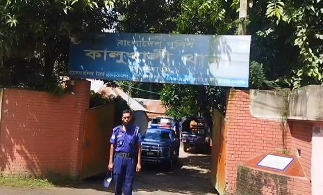 কালুখালীতে ফেসবুকে স্টাটাস দেওয়াকে কেন্দ্র করে বৃদ্ধাকে পিটিয়ে হত্যা, নারী আটক