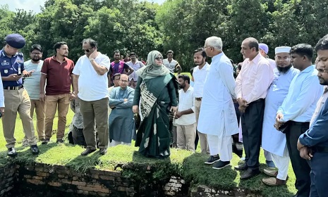 সীতাকোট বিহার  ও কান্তজীউ মন্দির পরিদর্শন করলেন মন্ত্রী-প্রতিমন্ত্রীসহ ঊর্ধ্বতন কর্মকর্তারা