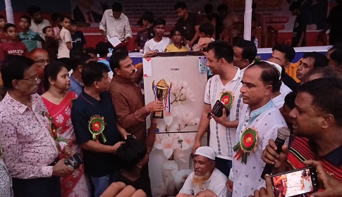 সালথায় কেএম ওবায়দুর রহমান স্মৃতি ফুটবল টুর্নামেন্টের ফাইনাল অনুষ্ঠিত