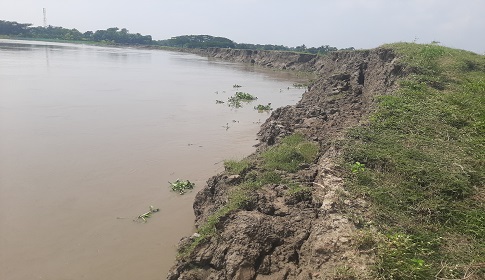 দ্রুত বাঁধ সংস্কার করা না হলে বিস্তীর্ণ অঞ্চল প্লাবিত হওয়ার আশঙ্কা