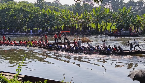 রাজৈরের কুমার নদে ঐতিহ্যবাহী নৌকা বাইচ 