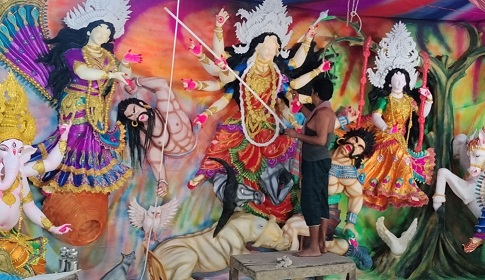 নড়াইলে ৫৪৩টি মন্ডবে দুর্গা পূজার প্রস্তুতি প্রায় শেষের পথে