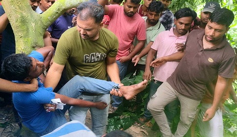 সিএনজিচালিত অটোরিকশা ছিনতাইয়ের চেষ্টা, যুবককে আটক করে গণপিটুনি