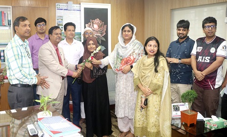 জুডিশিয়ারিতে সুপারিশপ্রাপ্ত ৫ শিক্ষার্থীকে ফুলেল শুভেচ্ছা জানালেন গোবিপ্রবি উপাচার্য