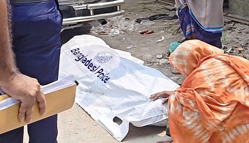 বড়াইগ্রামে পাশের বাড়ির টয়লেট থেকে যুবকের অর্ধগলিত মৃতদেহ উদ্ধার