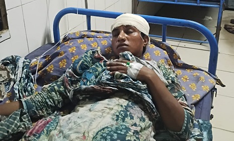 ফরিদপুরে বড় ভাইয়ের বউকে কুপিয়ে জখম করেছে ছোটভাইয়ের পরিবার