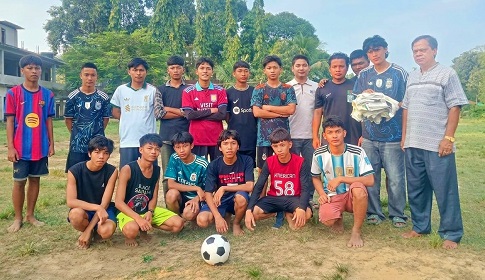 কাপ্তাইয়ে ক্রীড়া সামগ্রী ও জার্সি উপহার দিলেন সমাজসেবক অজিত কুমার তঞ্চঙ্গ্যা