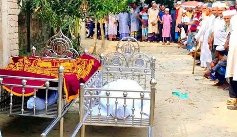 বাড়িতে স্ত্রীর লাশ রেখে মসজিদে গিয়ে মারা গেলেন স্বামী