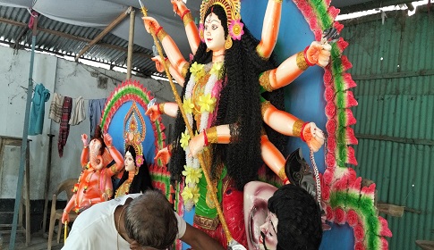 সোনাতলায় দুর্গাপূজার প্রস্তুতি সম্পন্ন, ৫৩ মন্দিরে কঠোর নিরাপত্তা