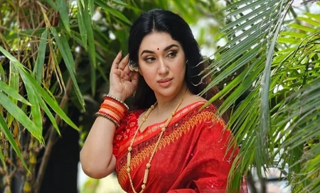 শৈশবের পূজার স্মৃতিতে আজও ডুব দেন অপু বিশ্বাস