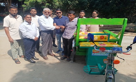 ধামরাইয়ের অসহায় দম্পতির পাশে দাঁড়ালেন স্থানীয় এমপি ও ইউএনও
