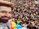 শাহরুখের ন্যায় ভক্তদের দেখা দিলেন জিৎ