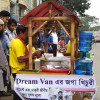 লাইন ধরে খেতে হয় লিখনের জগা খিচুড়ি !