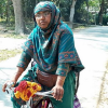 সারাদিন বাইসাইকেলে ঘুরে ‘ছিট কাপড়’ বিক্রি করে সংসার চালান রাবেয়া
