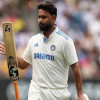 ম্যাচের মাঝপথেই শাস্তি পেলেন পান্ত