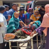 নড়াইলে গ্রামের দুই পাড়ার মধ্যে ভয়ানক সংঘর্ষ, নারীসহ আহত ৩০