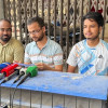 সার্টিফিকেট উত্তোলনের কাগজপত্র আটকে রাখার অভিযোগে বিশ্ববিদ্যালয় শিক্ষার্থীর সংবাদ সম্মেলন