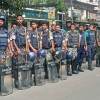 <p>রাস্তায় রাস্তায় পুলিশ-বিজিবি-সেনাবাহিনী, নিরাপত্তায় মোড়ানো ঢাকা</p>
