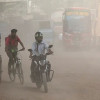 <p>ঢাকার বাতাস আজ খুবই অস্বাস্থ্যকর</p>