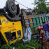 <p>টাঙ্গাইলে ট্রাক উল্টে ১৫ জন নিহত</p>